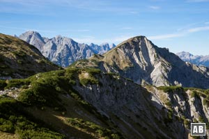 Blick vom Anstieg zum Plumsjoch auf den Kompar