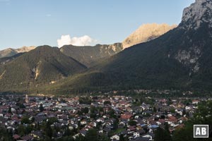 Ausgangsort Mittenwald mit dem Wörner im Hintergrund