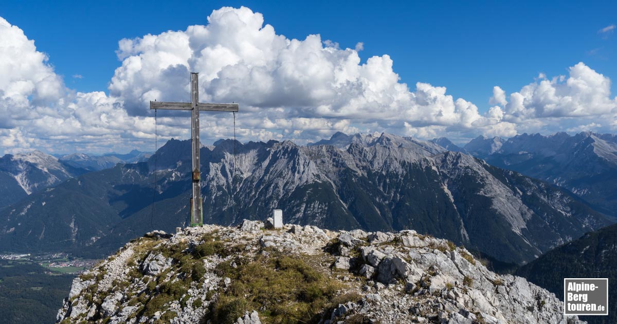 Obere Wettersteinspitze - der Gipfel vor dem Karwendel