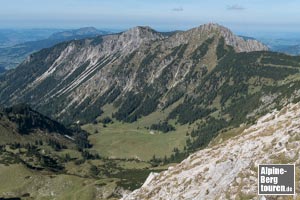 Rückblick von der Vorderen Schafwanne zur Willersalpe unterhalb von Ponten und Bschießer.