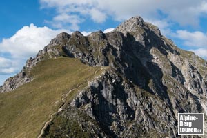 Rückblick von der Hinteren Schafwanne auf den Südgrat und das Rauhhorn.