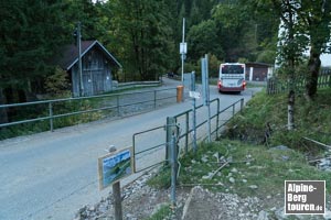 ...und weiter abwärts bis zur Giebelstraße - wo rechter Hand der Teerbahn nachgelaufen wird.