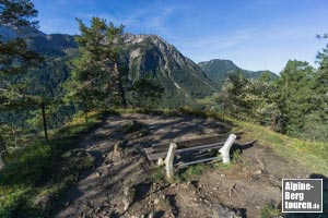 Schließlich wird Kontakt mit dem Aussichtspiunkt Köpfle (1.089 m) hergestellt, welches...