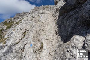 Die Schlüssel im Abstieg: Eine Passage über eine glatte Platte - hier der Rückblick.