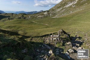 Am Schrecksee die ausgewaschene Bahn in südliches Gefilde aufnehmen.