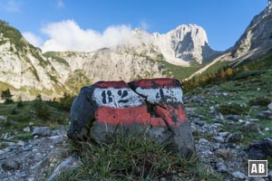 Der Aufstieg zum Gipfel der Regalmwand ist jederzeit gut markiert