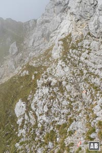 Die abschüssige Querung kurz vor Erreichen der Abzweigung zur Regalmwand