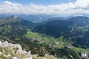 Blick vom Gipfel auf Nesselwängle