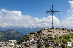 Das Gipfelkreuz der Roten Flüh