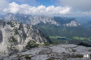 Blick vom Gipfel der Schärtenspitze auf die Reiteralm und den Hintersee