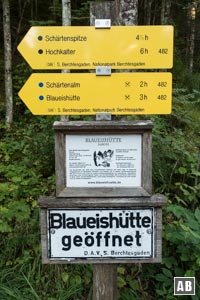 Wegweiser am Ausgangspunkt: Die Schärtenspitze ist gut beschildert und markiert - der Steinberg ist nur wenig markiert
