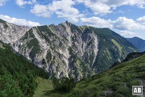 Am Sunkensattel wird die Sicht nach Osten zur Friederspitz frei