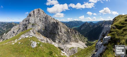 Rückblick auf die Schaufelspitze. Hinten rechts das Rofan und der Achensee.