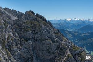 Erster Blick zum Tuxeck. Im Hintergrund der Großvenediger.