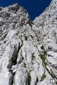 Beim Übergang zum Treffauer müssen wir eine Kletterstelle (I) im Abstieg meistern