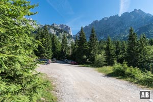 Start unserer sehr schweren Bergtour ist der Parkplatz an der Wochenbrunner Alm