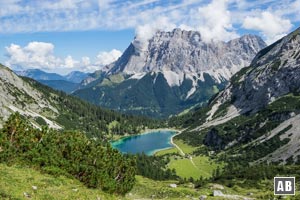 Der Seebensee vor der Zugspitze gesehen vom Anstieg zum Schwärzkar