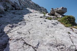 Im weiteren Verlauf eine glatte, unschwierige Platte