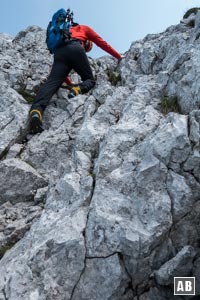 Anhaltend I und kurze Stellen im II. Grad fordern den ganzen Bergsteiger