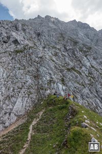 Am Ende des Grasgrates befindet sich der Einstieg in den Fels