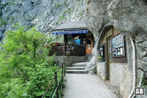 An der kleinen Höllentaleingangshütte beginnt die namensgleiche Klamm