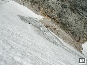 Auf Höhe der Spaltenzone am durchaus steilen Höllentalferner