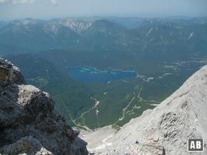 Wenn der Eibsee ins Blickfeld rutscht ist der Gipfel nicht mehr weit