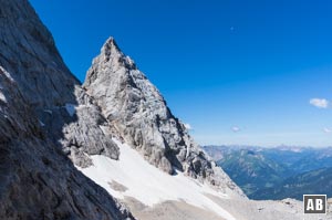 Das Sonnspitzl ist während des Aufstiegs durch die Nordwestflanke unser ständiger Begleiter