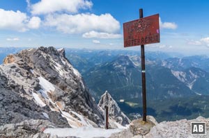 Der Südwestgrat bildet die Grenze zwischen Österreich und Deutschland