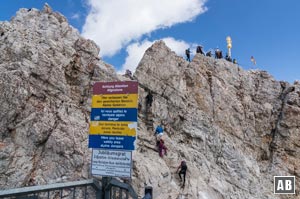 Der letzte Aufschwung zum Gipfelkreuz, der auch häufig von Turnschuhtouristen begangen wird