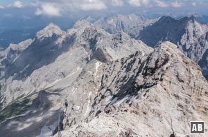 Blick vom Gipfel auf den Jubiläumsgrat