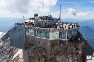 Das Gipfelplateau gesehen vom Gipfelfelsen