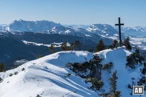 Schneeschuhtour Dürrnbachhorn: Der Gipfel vor dem Kaisergebirge.