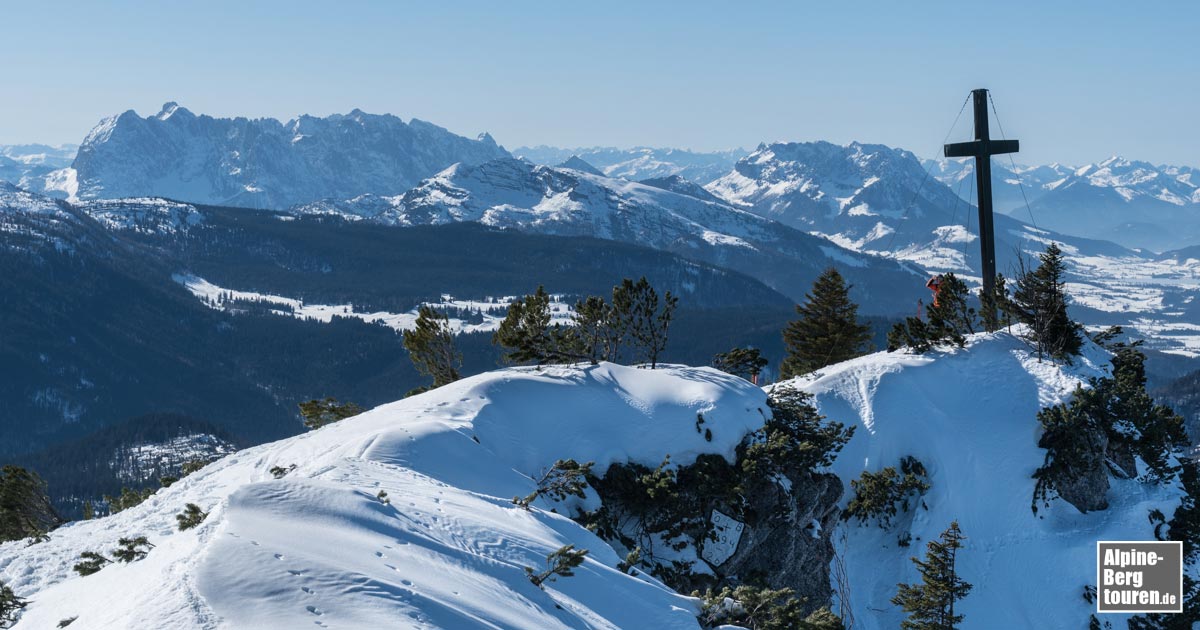 Der Gipfel des Dürrnbachhorns vor dem Kaisergebirge