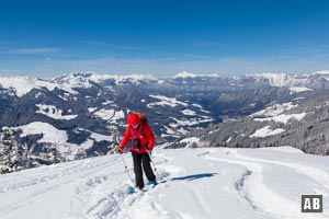Schneeschuhwanderung Feldalphorn: Auf dem Rücken Richtung Gipfelplateau