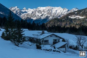 Aussicht vom Parkplatz Hammerstiel auf die winterliche Reiteralm