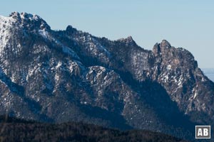 Aussicht vom Gipfel ins Lattengebirge - zur Schlafenden Hexe