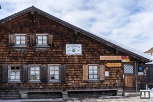 Die Hörnle-Hütte - Stützpunkt auf unserer Schneeschuhtour