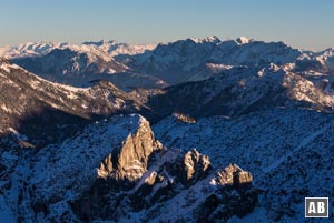 Blick von der Rotwand hinüber zum Kaisergebirge