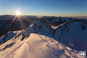 Schneeschuhwanderung Rotwand: Sonnenuntergang am Gipfel