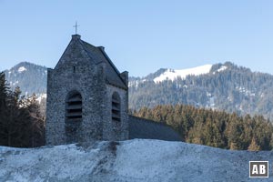 Start in der Ortschaft Spitzingsee an der Kirche