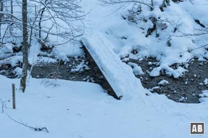 ...und über eine Brücke auf die andere Seite wechseln