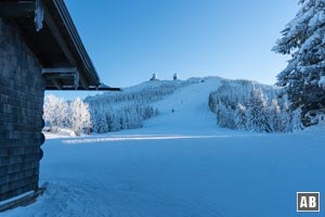 Rückblick von der Bergwachthütte auf unsere bisherige Abfahrt.