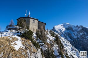 Skitour Kehlstein: Das Kehlsteinhaus vor dem Hohen Göll.