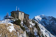 Das Kehlsteinhaus am Gipfel des Kehlstein vor dem Hohen Göll