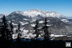 Ein erster Blick auf die Südwände des Untersberges.