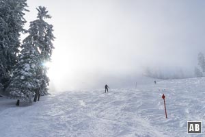 Skitour Wank: In zahlreichen Kehren arbeiten wir uns die ehemalige Skipiste bis zum Gipfelrücken nach oben