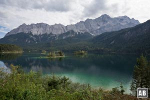 Wanderung Eibsee: Die Nordseite des Wettersteingebirges - gesehen vom Nordufer.