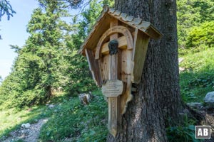 Gedenkkreuz für einen Pächter der Schäferhütte am Wegrand