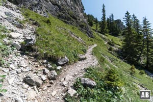 Durch einen Schwenk nach rechts wird eine Felswand umgangen